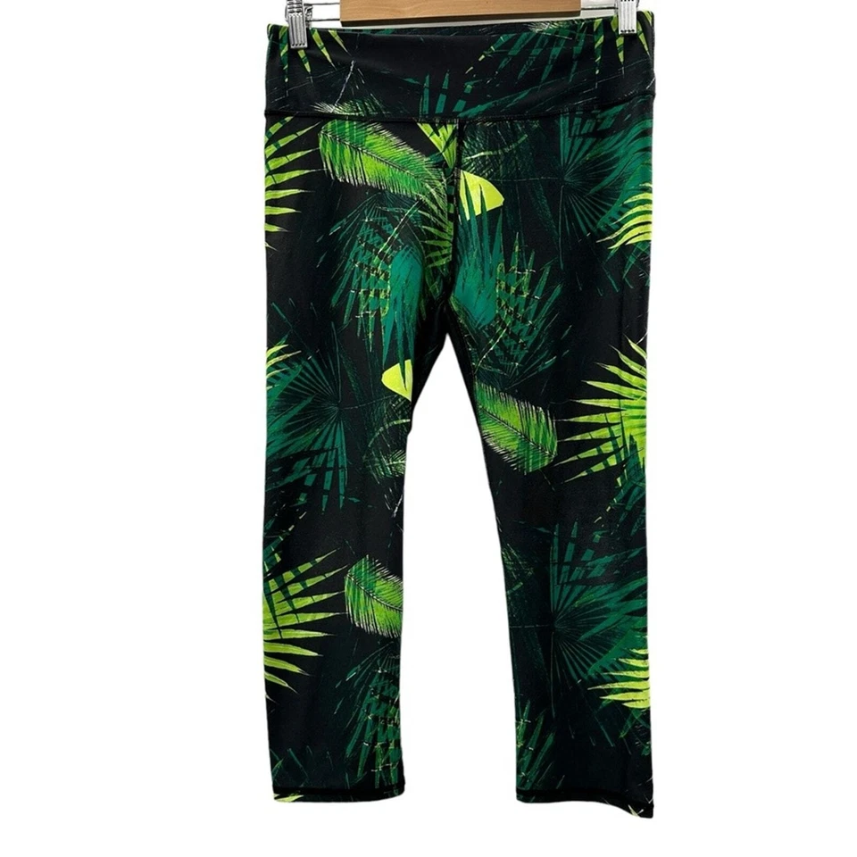 Fabletics Yogi Capri Verde Tropical Selva Estampado Yoga Leggings Talla M DEFECTUOSOS Foto 3 de 4