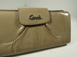 wallet with zipper pocket inside