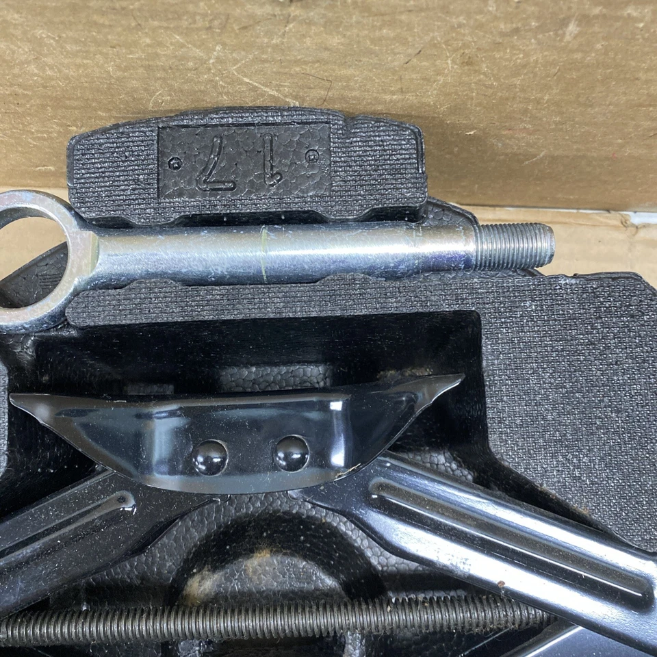 Subaru Impreza 2008 2009 2010 2011 sedán neumático de repuesto gato espuma moldura herramienta remolque fabricante original Foto 2 de 4