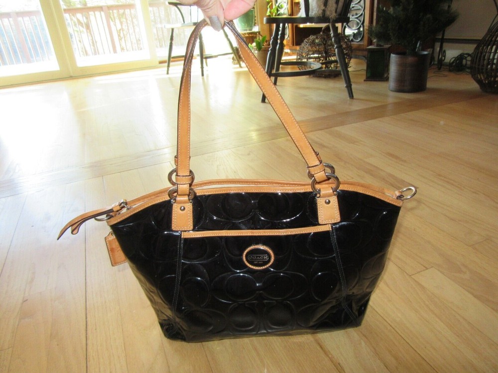 22V/COACH PATENT LEATHER HANDBAG/F20028/PEYTON/BLACK/LEATHER TRIM!