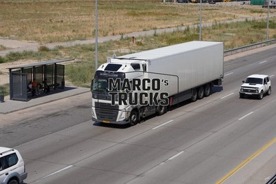 LKW Foto Volvo FH Globetrotter Kofferauflieger Kasachstan weiß #w8lt