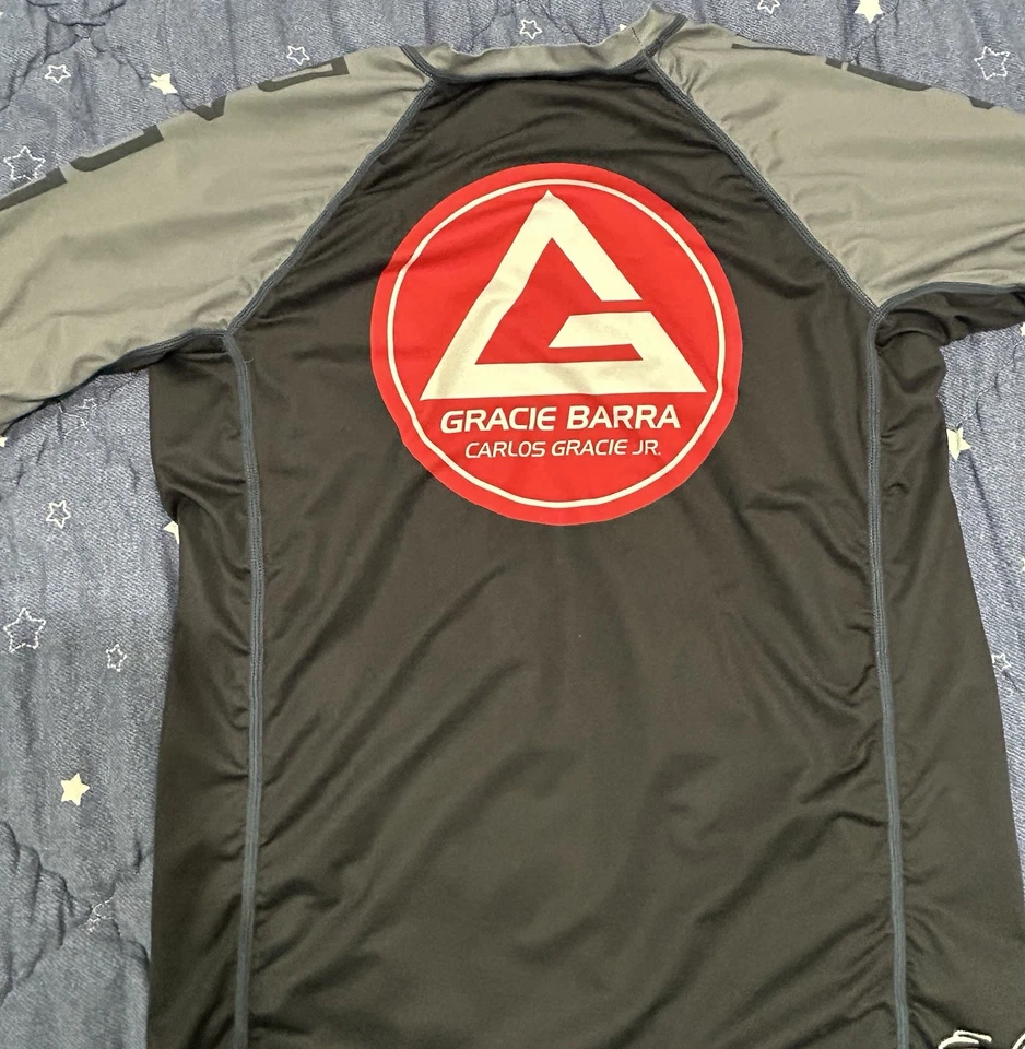 Camisa negra gris Gracie Barra Equipe Jiu Jitsu protector contra erupciones adulto niño niña talla AM Foto 2 de 4