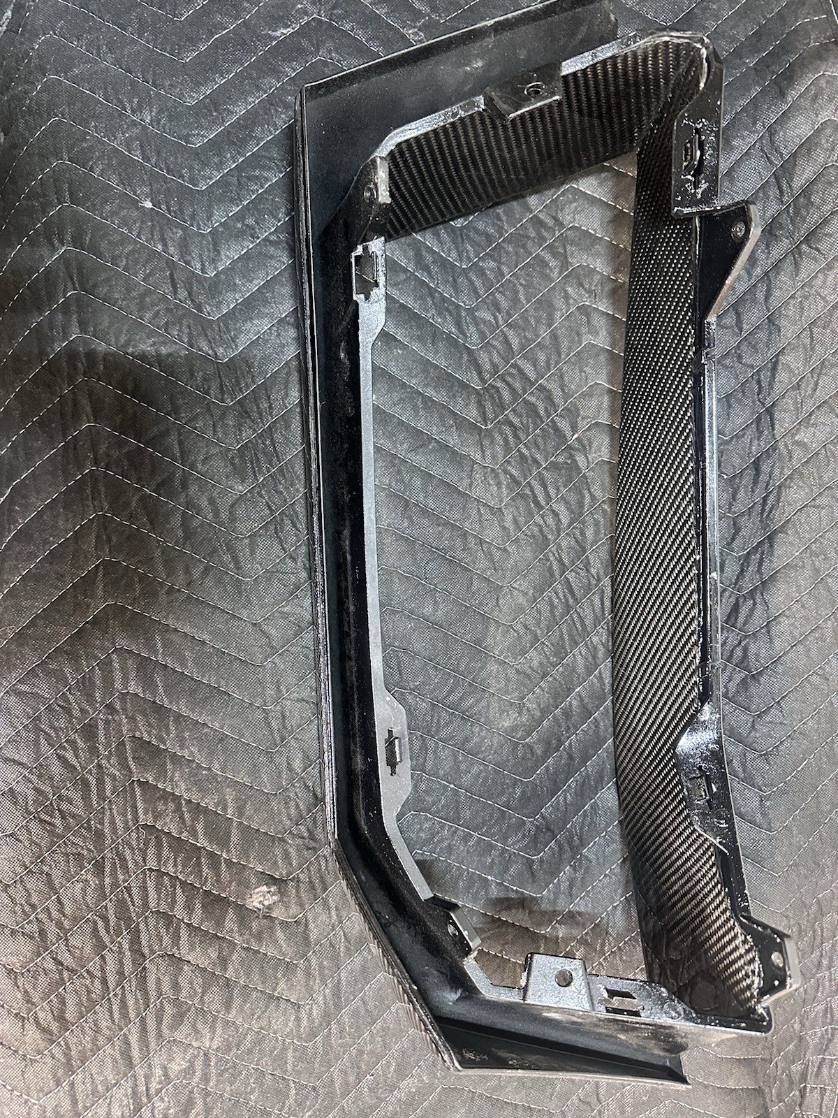 Lamborghini Aventador Rear Bumper  LH Side Grill Housing ( 470807833 )