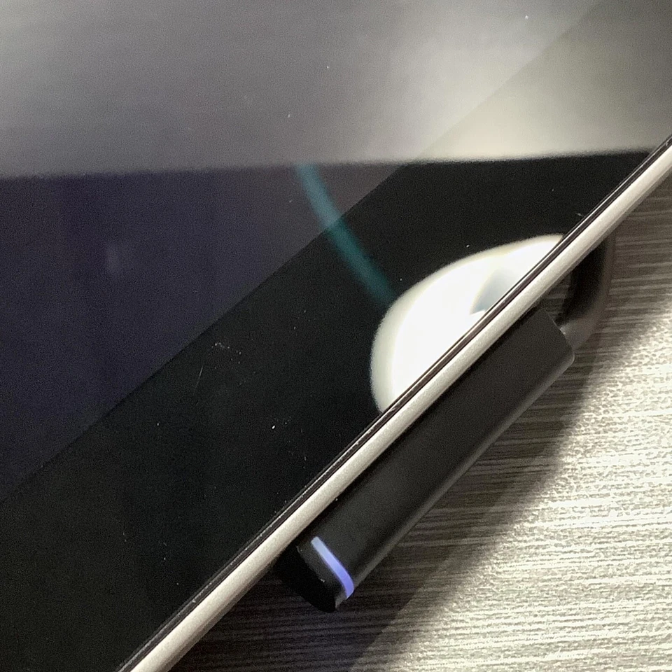 Microsoft Surface 2 10.6" 1572 Tablet 1.7GHz 2GB 32GB WINDOWS 8 [NO HOLD CHARGE] - Image 2 of 4