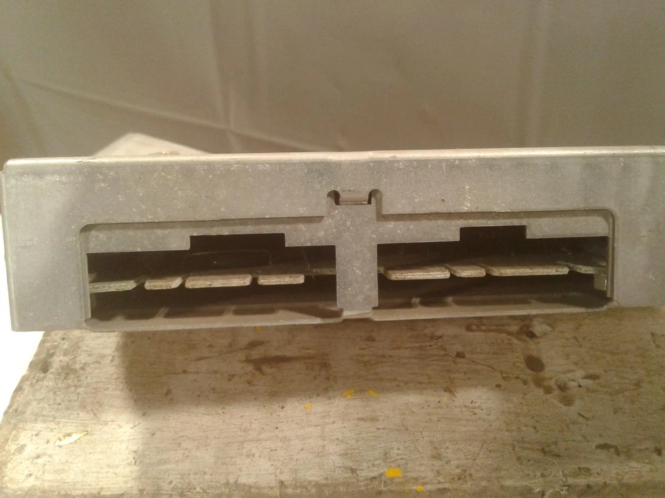 Módulo de control del motor usado se adapta a: Oldsmobile Cutlass 1987 módulo de control electrónico Foto 2 de 4