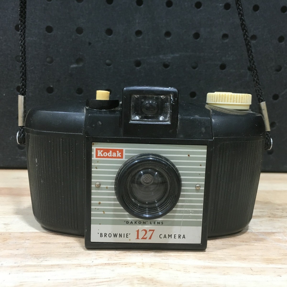 KODAK BROWNIE 127 1956-1959 COMPACT FILM CAMERA VINTAGE BAKELITE