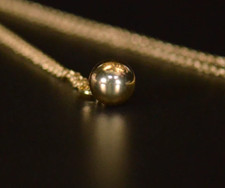 CATENA LUNGA IN RAME CON PENDENTE PALLA UNISEX COLOR ORO