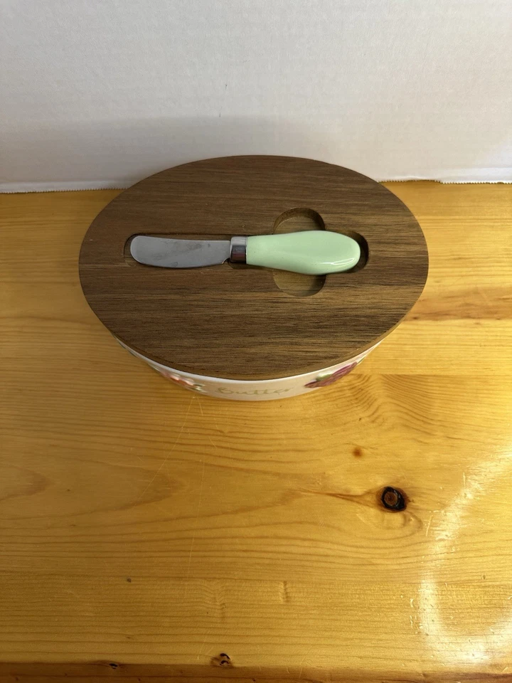 Hermoso Plato de Mantequilla Mujer Prado Pionero Pintado con Tapa de Madera y Cuchillo para Servir Foto 2 de 4