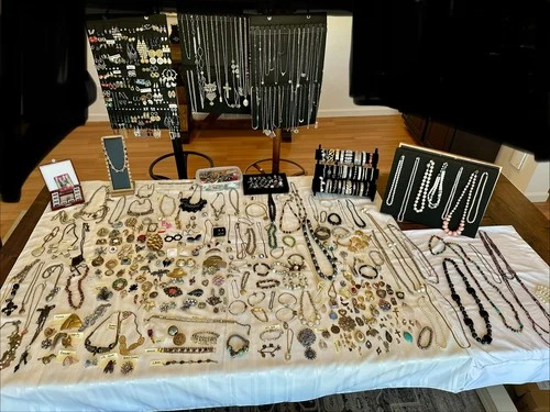 Huge 500+ Vtg Costume Jewelry Lot Some Signed 925 Weiss Trifari Kramer LAM Coro+