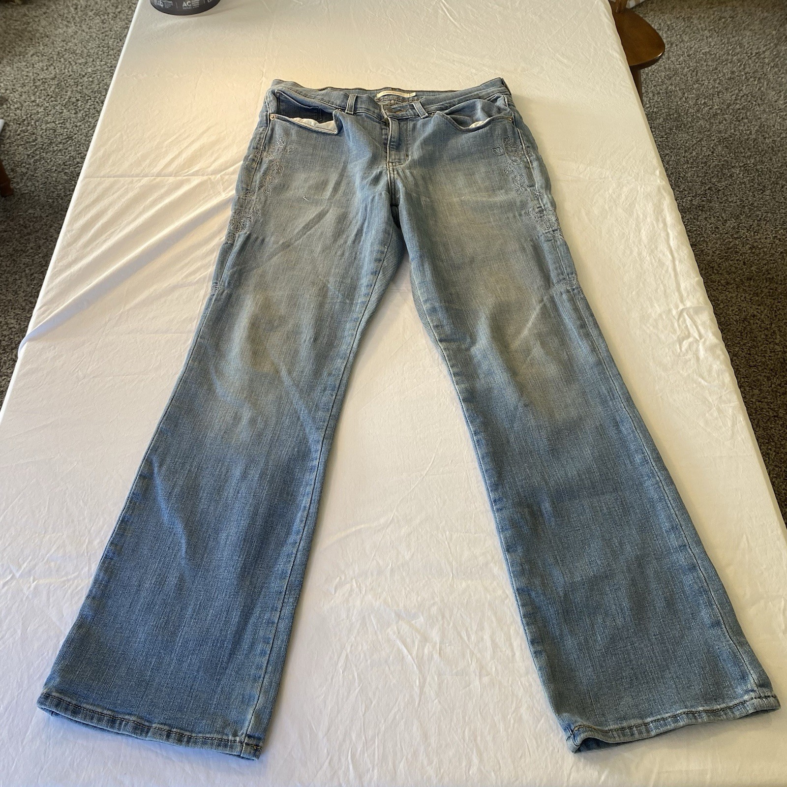 Levi's Classic Bootcut women's jeans in size 10 embroidered flowers