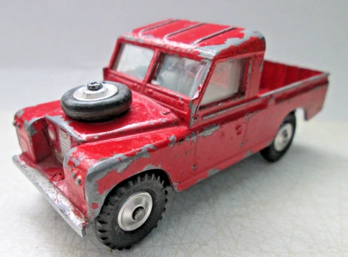 RARE EARLY VINTAGE CORGI TOYS 438 LAND ROVER 109