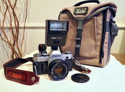 Vintage Canon AT-1 analoge 35mm Spiegelreflexkamera Kit mit Objektiv und Extras