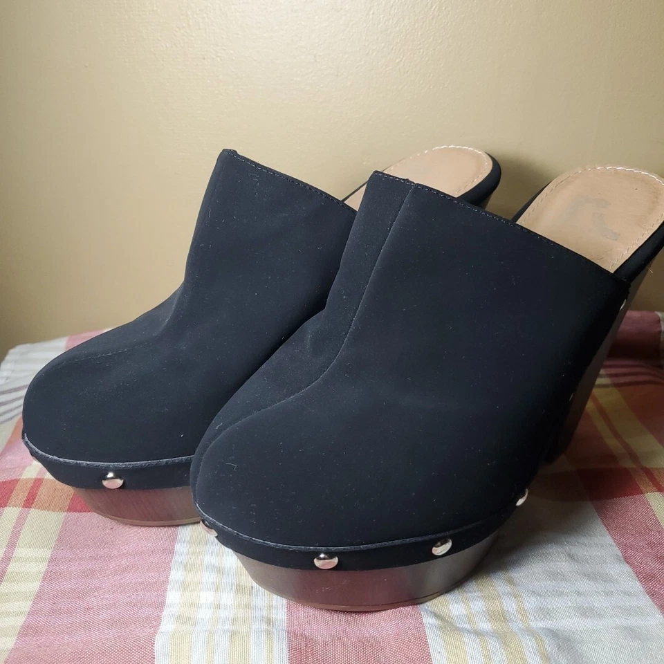 Report Teresa Black Suede High Heel Studded Platform Shoes Womans Size 7 - Image 2 of 4