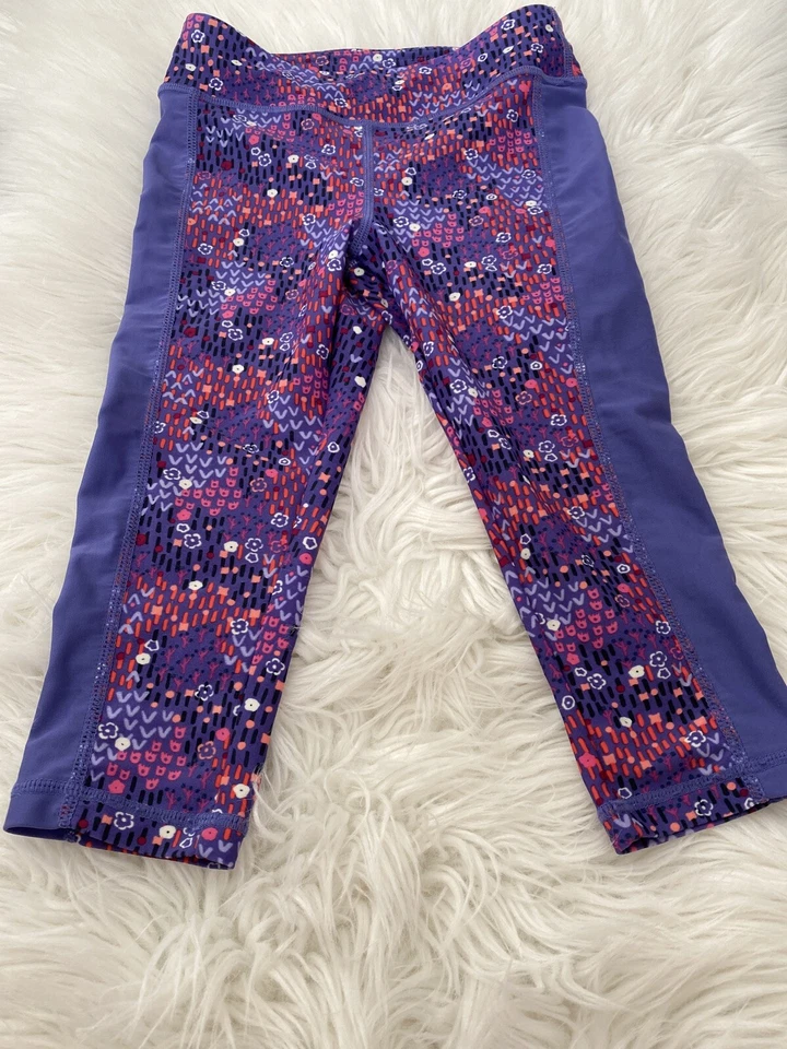 Calça atlética Tea Collection meninas 5 crop 3/4 rosa roxo rosa excelente estado usado - Imagem 2 de 4