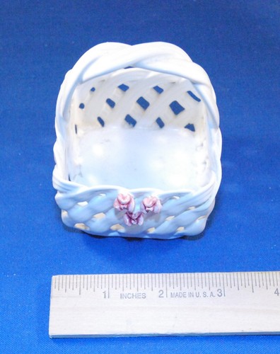 Vintage Porcelain/Ceramic Miniature woven Basket With Pink Roses - Picture 5 of 5