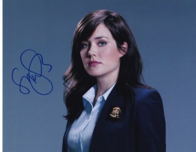 MEGAN BOONE signed Autogramm 20x25cm THE BLACKLIST in Person autograph COA