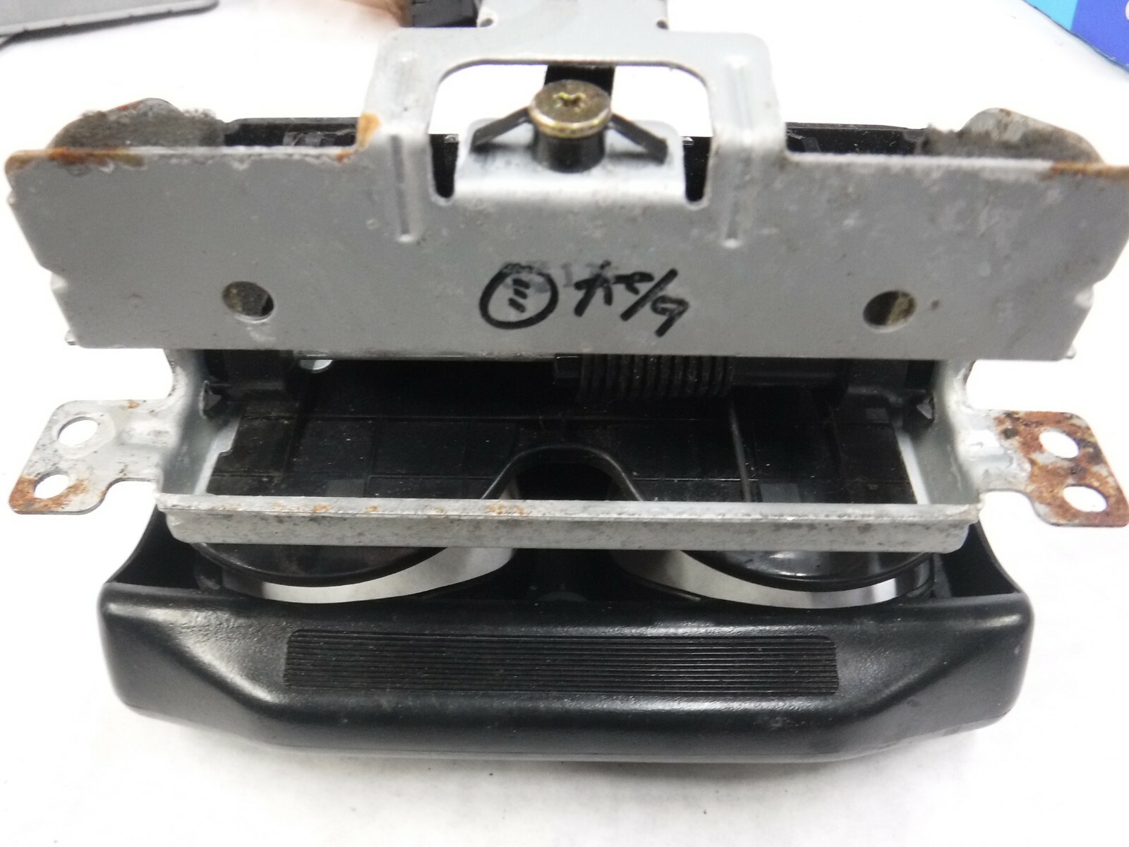 1996 96 97 95 LEXUS LS400 LS 400 FRONT CENTER CUP DRINK HOLDER ASSEMBLY