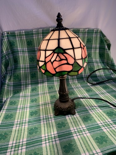 ❤️Vintage 11.5” Tall Roses Stained Glass Table Lamp Antique Brass Switch In Cord