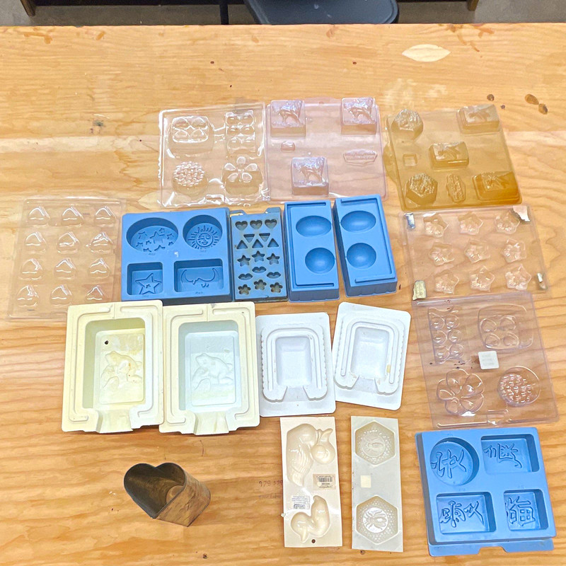 Huge Soap Mold Lot Hearts Flowers Stars Eggs Horse, Bars, Dragonfly,etc