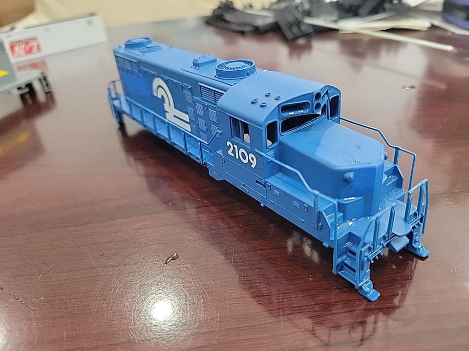 Mantua HO GP20 CONRAIL PATCH Diesel Engine Shell 2109 HANDRAILS ...