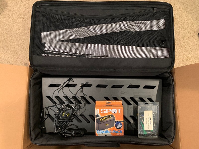 Gator Case Large Aluminum Pedal Board with Carry Bag, power cord, cable connects