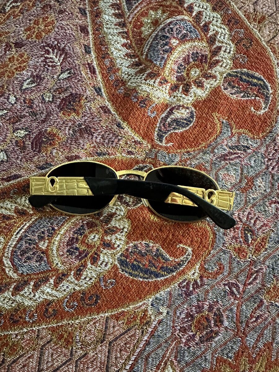 Original Vintage 1990s Gianni Versace Sunglasses MOD S22 | eBay Original Vintage 1990s Gianni Versace Sunglasses MOD S22 | eBay