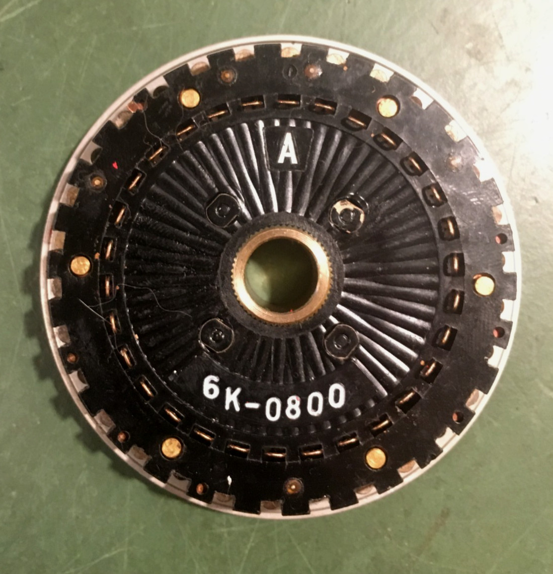 MÁQUINA ASTILLADORA RUSA FIALKA CZ M-125-3 Rotor de rodillo Serie 6K-0800 100% ORIGINAL