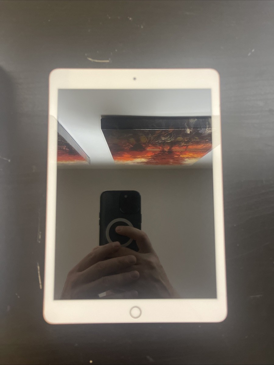 Apple iPad 8th Gen 10.2” 32GB Wi-Fi Gold A2270 - Excellent