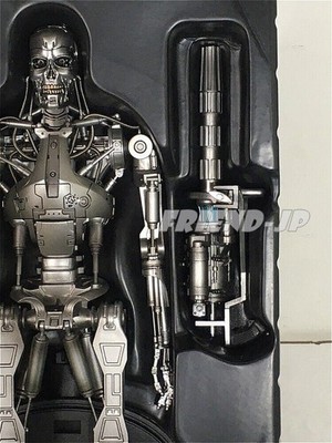 Hot Toys 1/6 MMS33 TERMINATOR 2 T-800 INDESTRUCTIBLE ENDOSKELETON