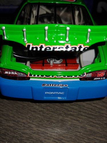 NASCAR Bobby Labonte 1:24 #18 Interstate Battery Muppets 25th Anniversary - Picture 3 of 12