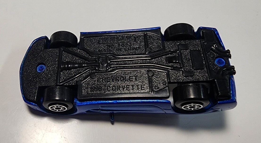 Welly 1/18 Chevrolet Corvette 1999 – Bleue – Modèle Réduit Diecast – Occasion