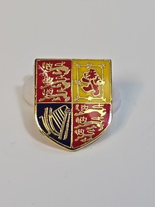 Royal Standard of the United Kingdom Lapel Pin Banner of Arms Current Monarch
