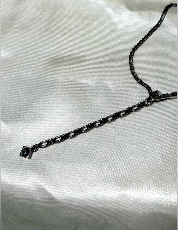 Collar Givenchy Lágrima Diamantes de Imitación Azul en Gunmetal Firmado Y2K Vibraciones Foto 3 de 4