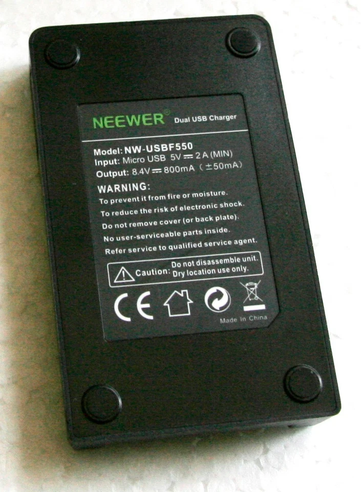 Neewer NW-USBF550 Dual USB Charger with cable in very good condition - Image 2 of 4