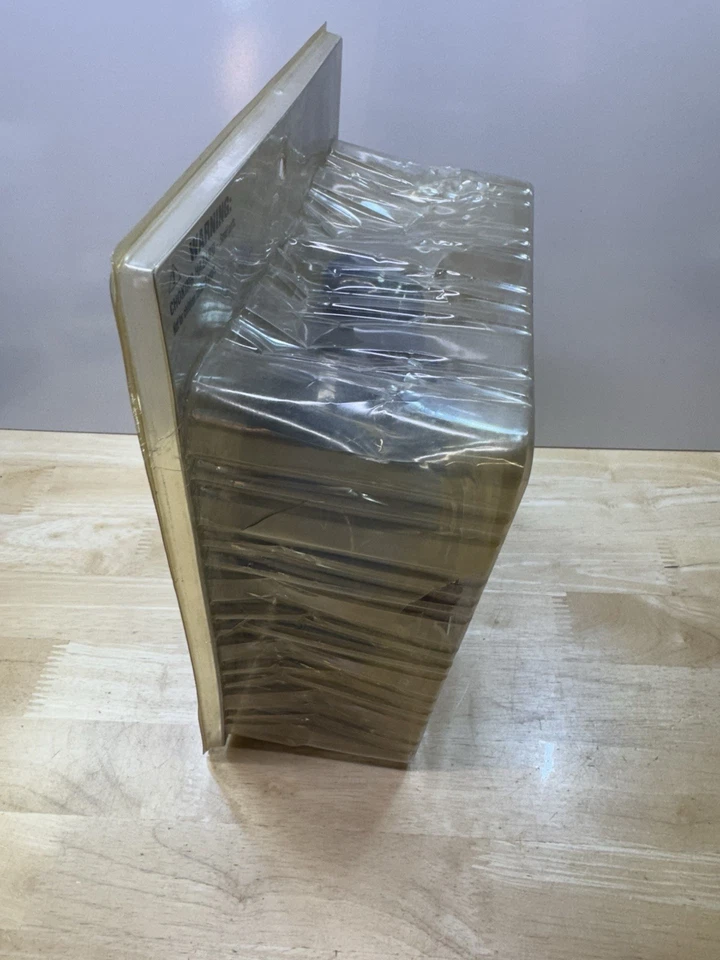 Notorious B.I.G. Action Figure by Mezco - With Gold Neck Chain 2006 - Image 4 of 4