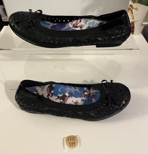 Vionic Black Leather Slip On Flat Shoes Cut Outs & Bow Women’s Sz 8M