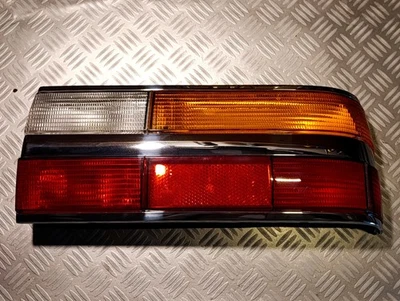 Feu arrière droit BMW serie 5 E28 NEUF 1366770 63211366770 - Photo 1/4
