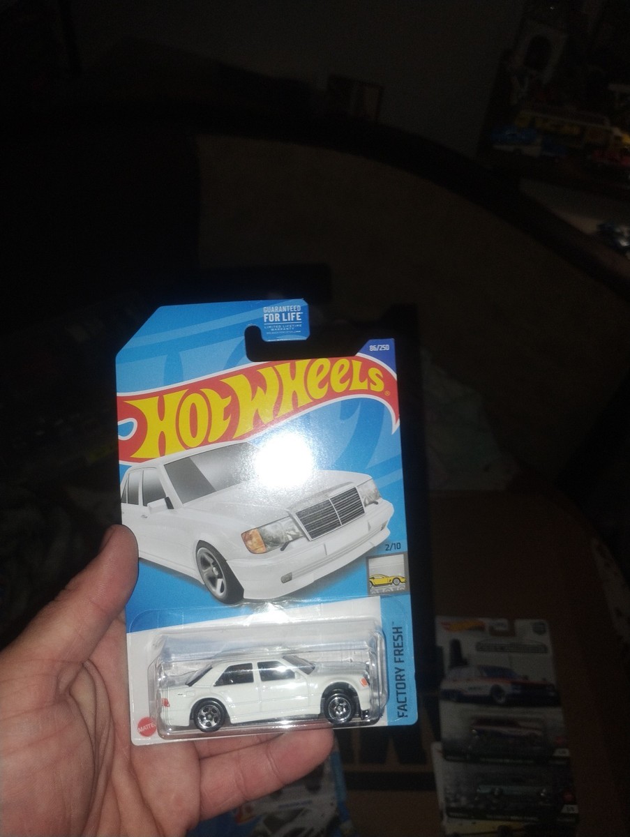 hot wheels dollar general exclusive white Mercedes Benz 500E ERROR