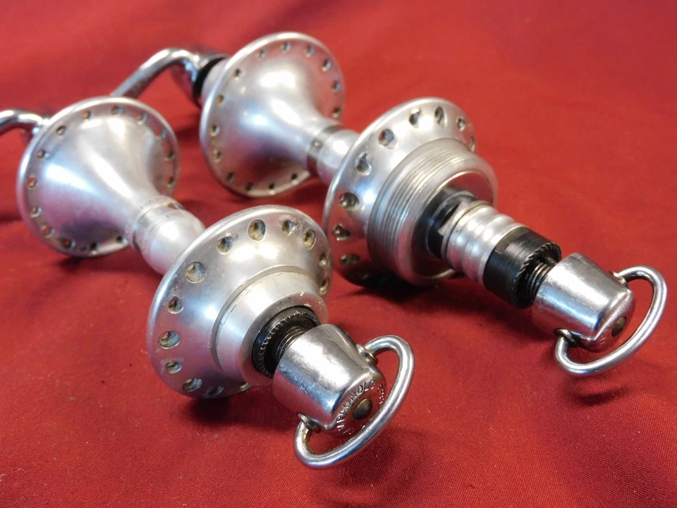 Bujes y pinchos de brida baja Campagnolo 322/101 C-Record 1984 primera generación 32 agujeros Foto 3 de 4