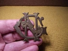 AN ANTIQUE/VINTAGE PRO PATRIA ARMAMUS NC CIVIL WAR MILITARY CAP BADGE