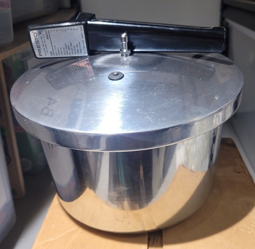 Vintage NEW Presto Pressure Cooker 4 Quart Cook Master Canner Recipe Book Trivet - Picture 2 of 12