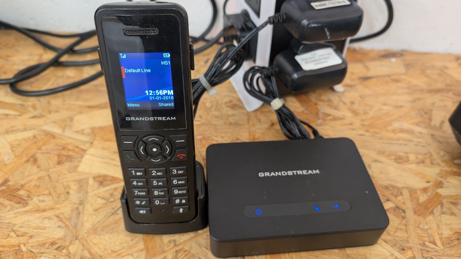 GRANDSTREAM DP750 LONG-RANGE DECT VoIP BASE STATION AND DP720 DECT HANDSET