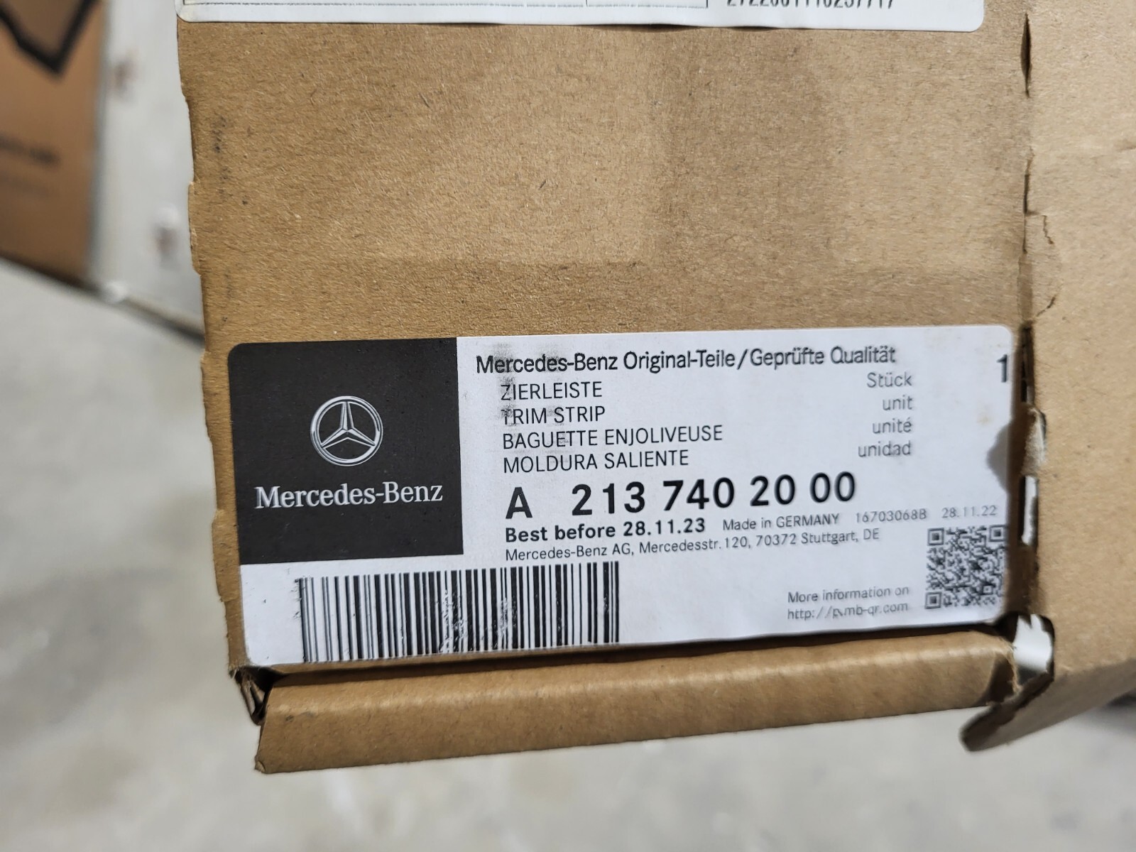 Mercedes-Benz E S213 Rear Panel Door Handle Trim Strip A2137402000  