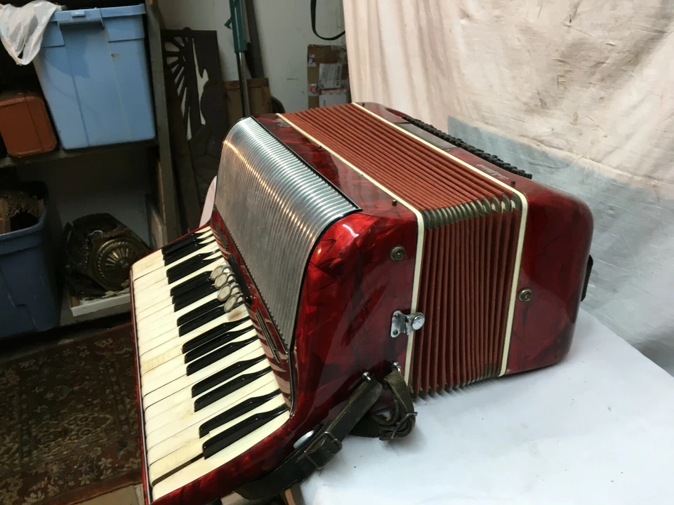 Acordeón profesional Marino CastelFidardo vintage rojo hielo agrietado años 50 Foto 2 de 4