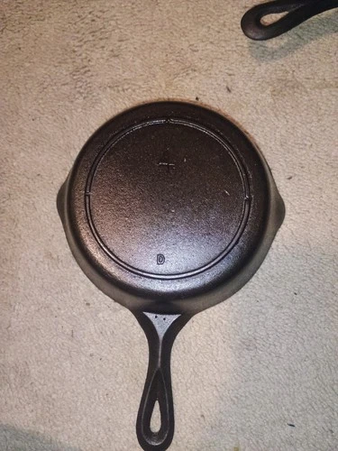Lodge #4 3 Notch Cast Iron Skillet D Mark Heat Ring Vintage USA