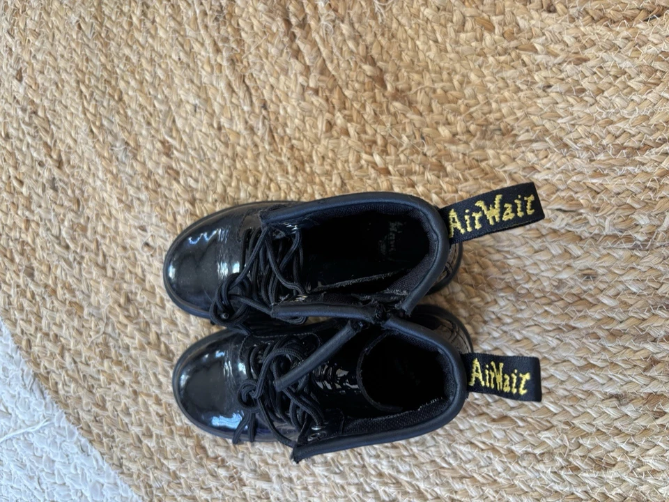 Botas de Combate Doc Dr Martens Niños Talla 11 Negro Charol Cremallera Lateral Jóvenes Niñas Foto 3 de 4