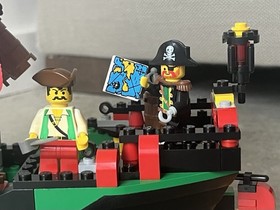 Lego Pirates Set 6250 Cross Bone Clipper Complete w/ Box & Manual