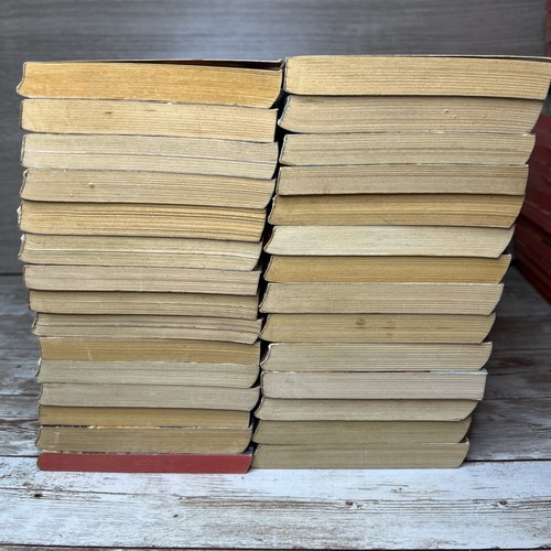 Huge Lot 29 Harlequin Romance Novels Books (70's and 80's) Vintage Pinstripe - Imagen 15 de 17