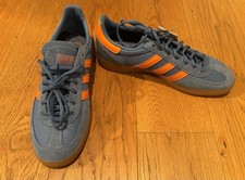 Adidas Handball Spezial Herren Sneaker Gr.42 2/3, hellblau mit orangen  Streifen