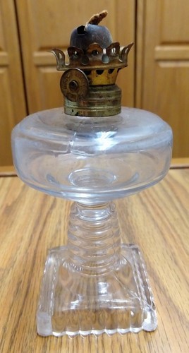 Lámpara de aceite de vidrio vintage. Base rectangular de 5 3/4" - Imagen 2 de 9